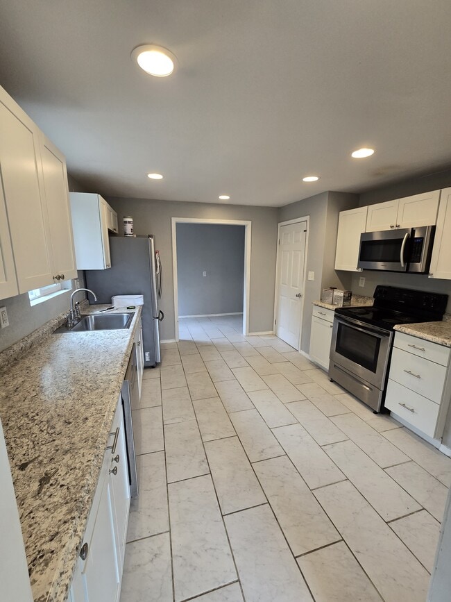 Building Photo - 811 Martin St
