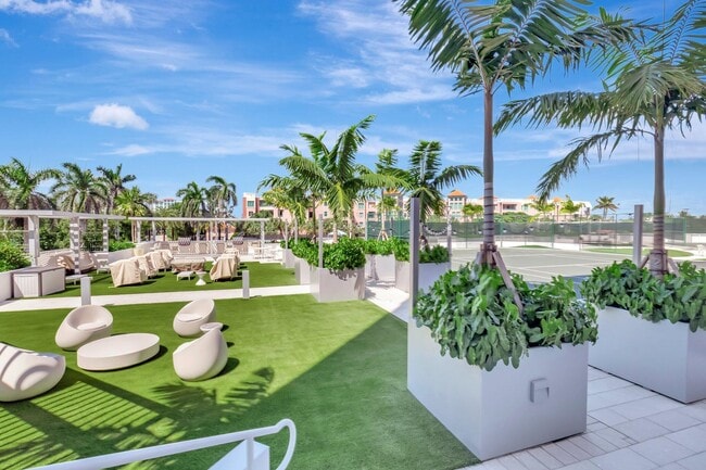 Building Photo - 300 SE 5th Ave