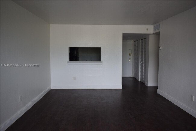 Foto del edificio - 484 NW 165th St