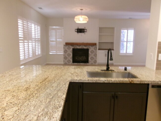 Building Photo - Beautiful 3bd, 2 bath, 3-car garage home in Sparks