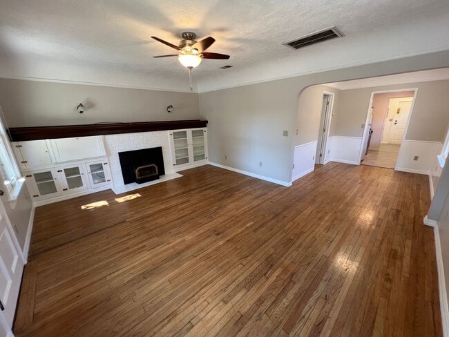 Building Photo - Lovely Home in Historic Escondido