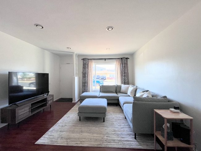 Foto del edificio - 17700 S Western Ave