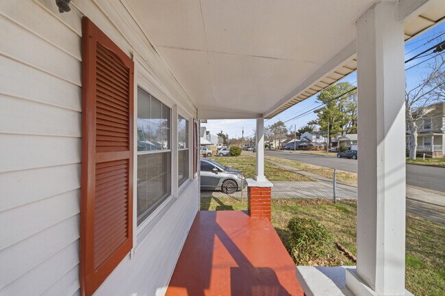 Foto del edificio - ADORABLE 3 BED, 1 BATH HOUSE FOR RENT IN NORFOLK