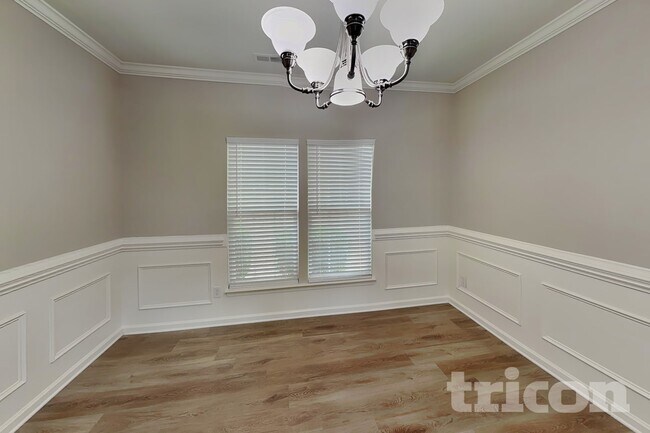 Foto del edificio - 1002 Hollingdale Ct