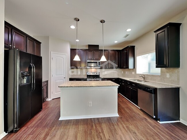 Building Photo - 15 Bevington Ct