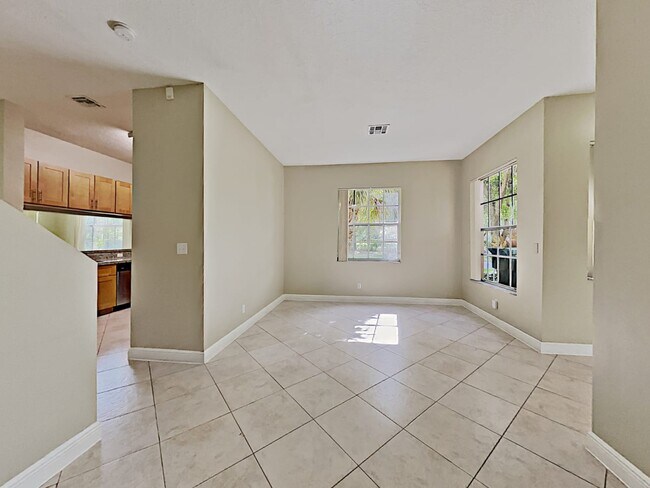 Building Photo - 3290 Fairway Cir