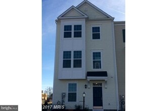 Building Photo - 11 Britania Ct