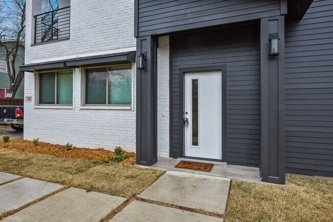 Building Photo - 4 br, 4 bath Duplex - 204 North Getzendane...