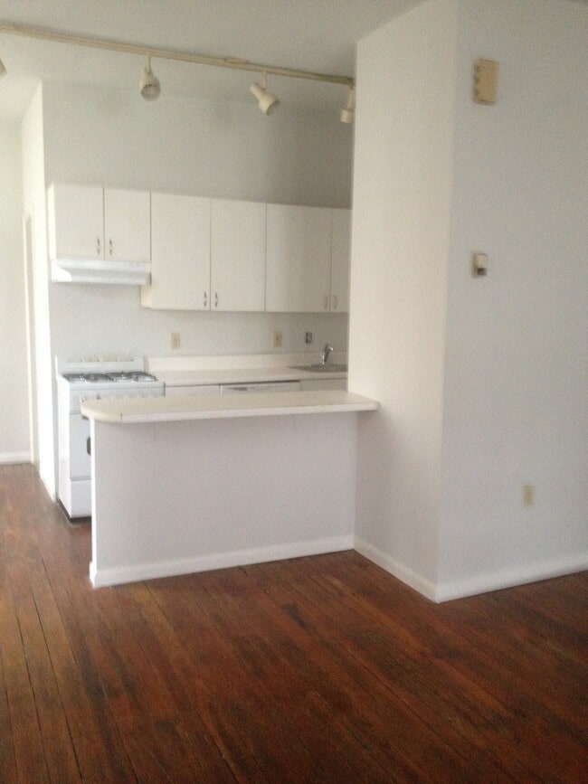 Building Photo - 5451 Ridge Ave