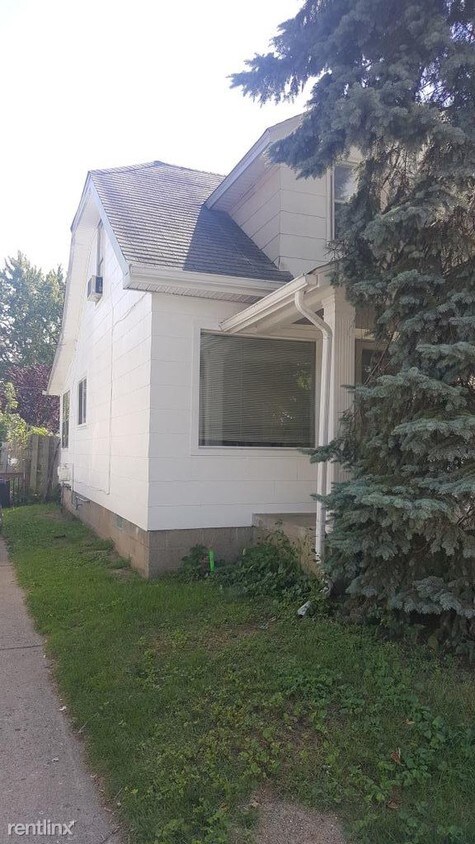 Primary Photo - 22002 Rosedale St