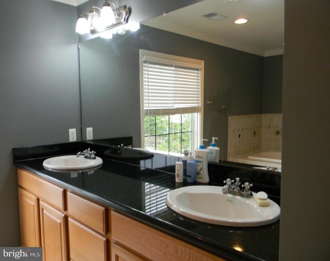 Building Photo - 3114 N Pershing Dr
