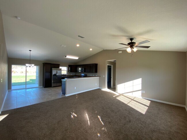 Building Photo - 3/2/2 Silver Spring Shores **Available NOW**