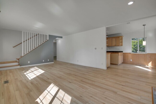 Building Photo - Updated Renton Retreat with Bonus Room, Fe...