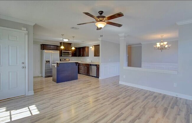 Building Photo - 175 Grandview Dr