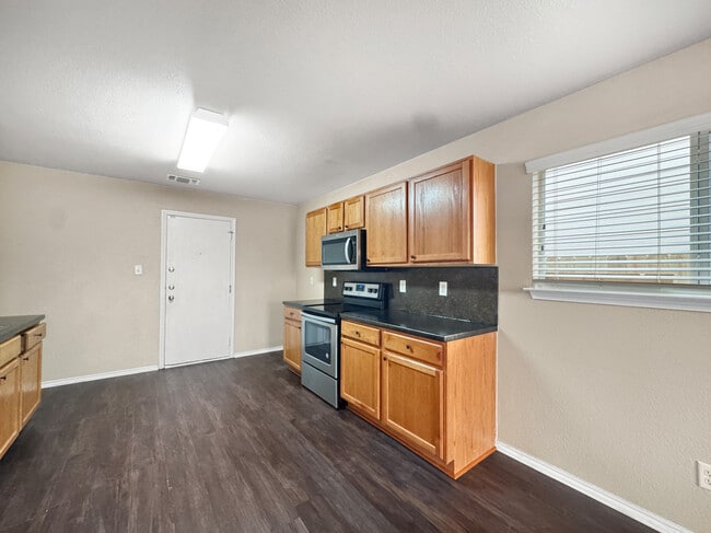 Foto del edificio - 8211 Heights Valley