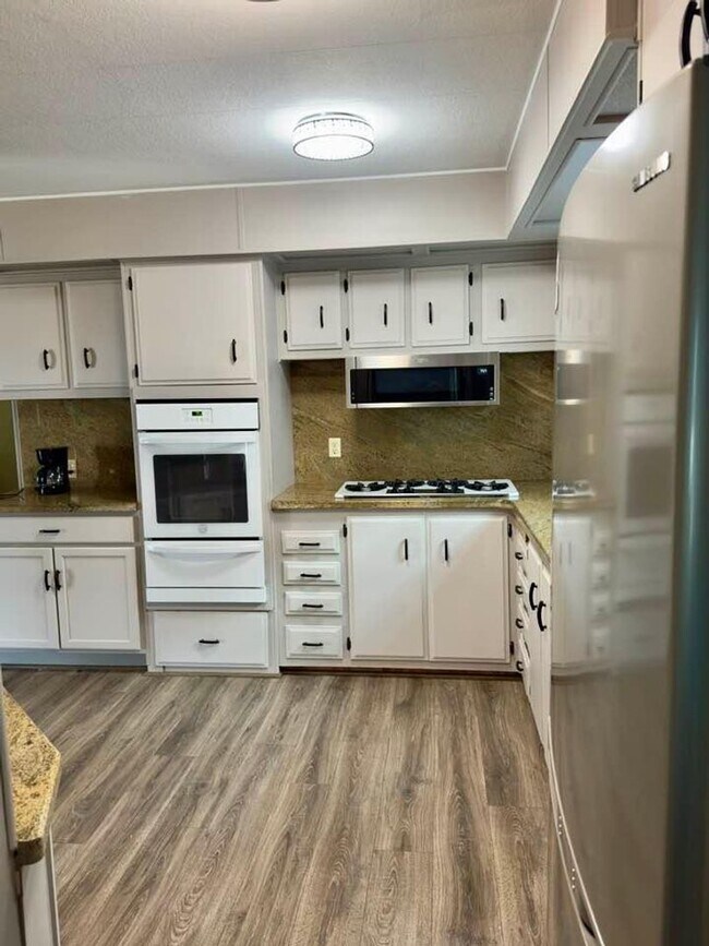 Foto del edificio - Short term furnished (Owner occupies for two months sometime between September 1st. & May 30th.)