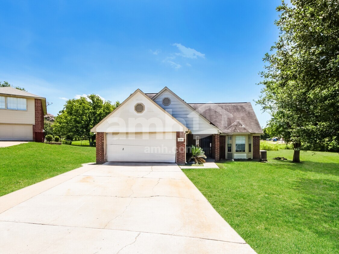 Primary Photo - 13318 Hilltop Cir