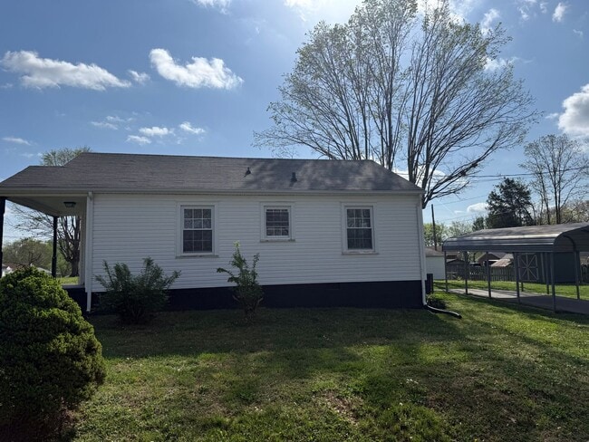 Building Photo - 2 Bed/1 Bath House