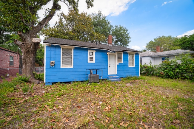 Building Photo - 1723 E 23rd St