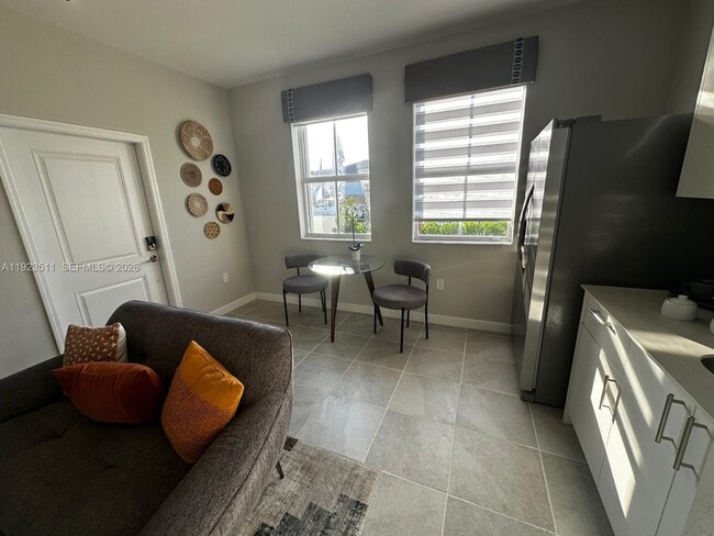 Building Photo - 2288 SE 30th St