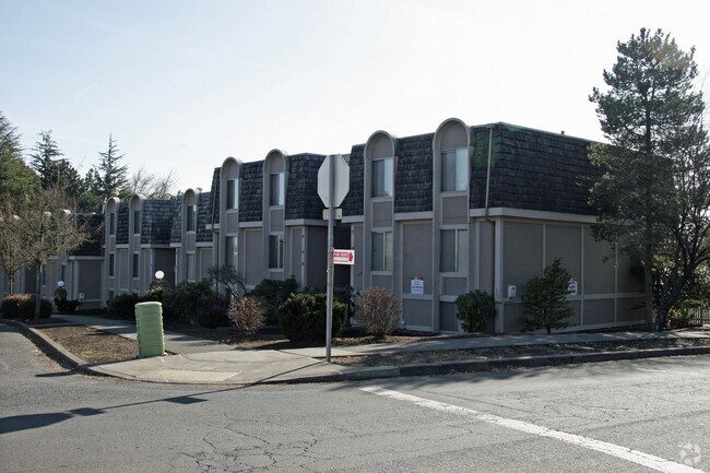 Foto del edificio - French Chateau Apartments