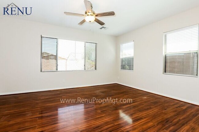 Foto del edificio - 50% Off First Month's Rent!  Available to ...