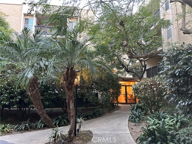 Foto del edificio - 8221 Raintree Cir
