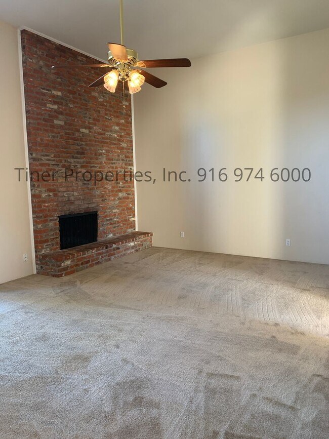 Building Photo - Beautiful Carmichael Home