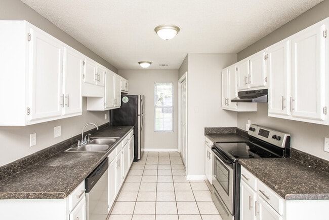 Building Photo - Charming 3-Bedroom with Spacious Backyard