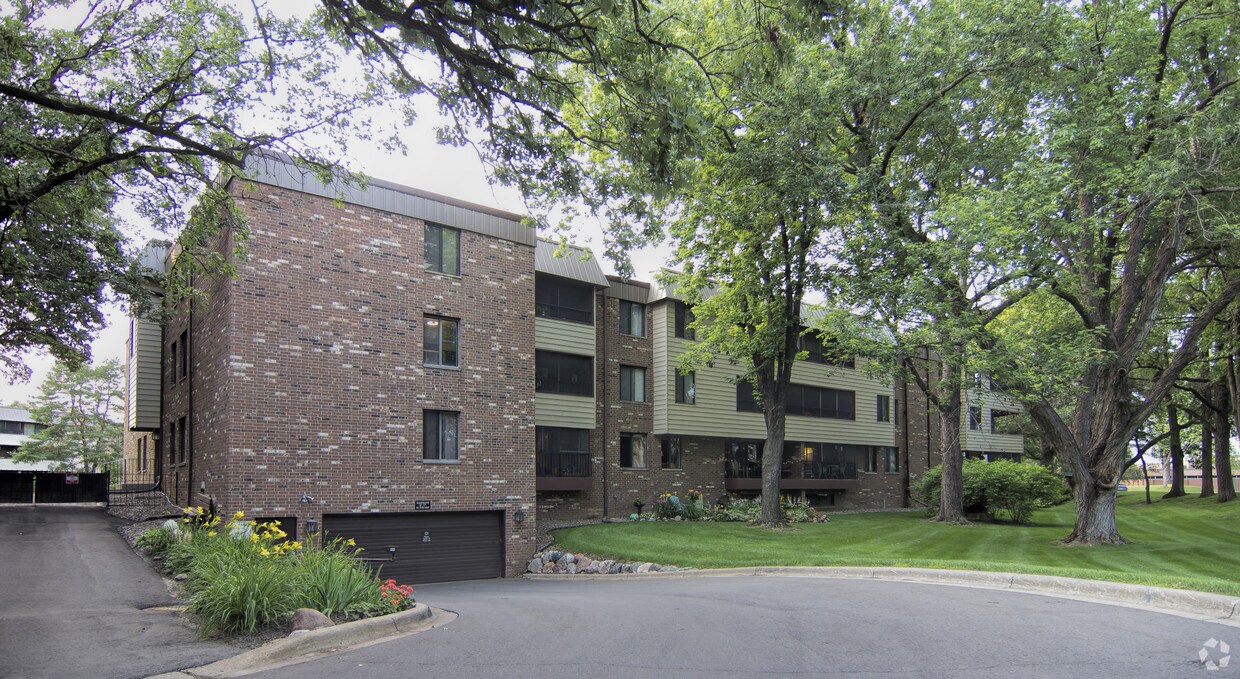Windwood Condominiums Apartments Edina, MN