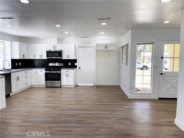 Building Photo - 6221 Glide Ave