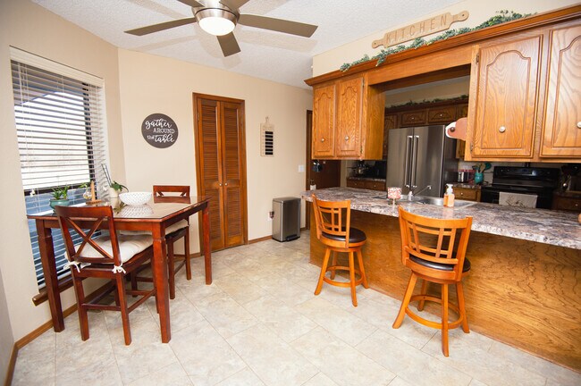 Foto del edificio - 4901 N Rogers Dr