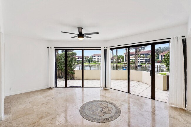 Foto del edificio - 1141 Marine Way E