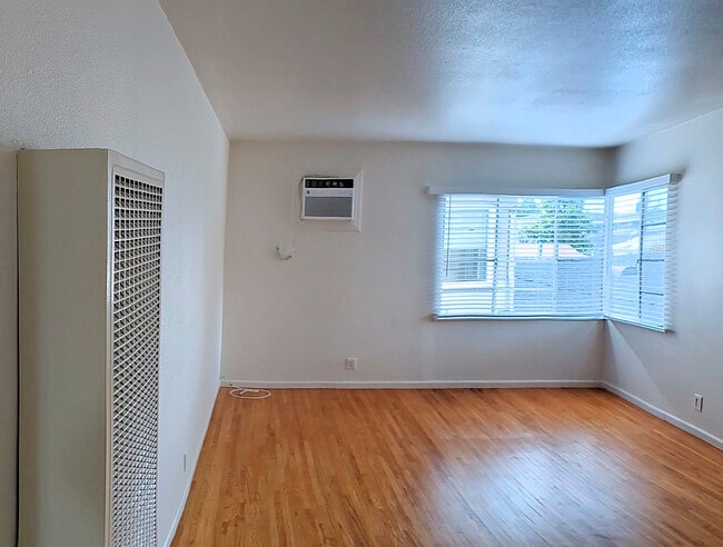 Foto del edificio - 210 S Bushnell Ave