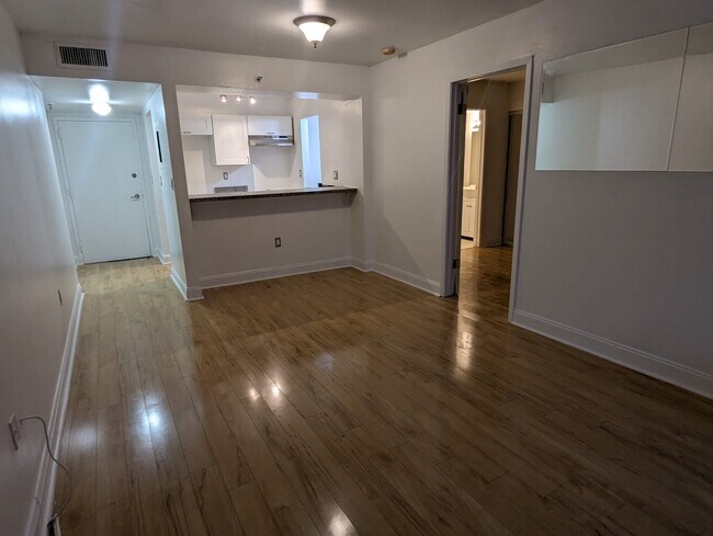 Building Photo - 850 N Miami Ave