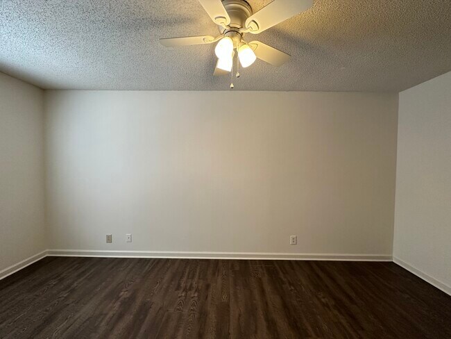 Building Photo - 2305 Raleigh Ct