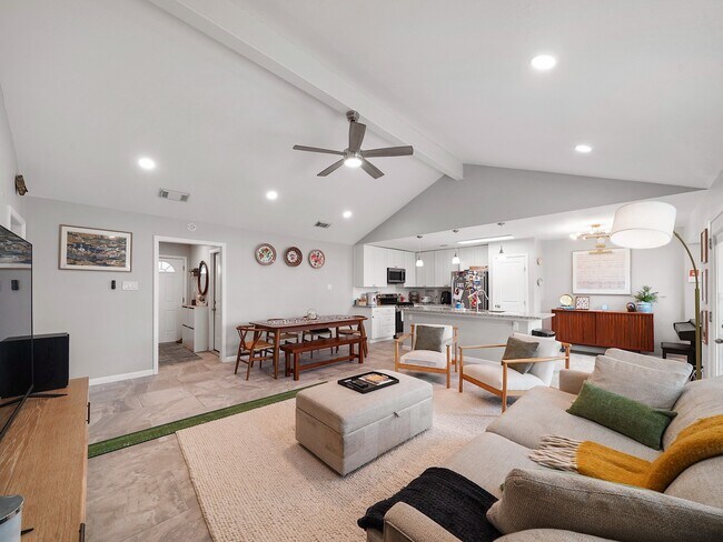 Foto del edificio - 5014 Mary Lou Dr