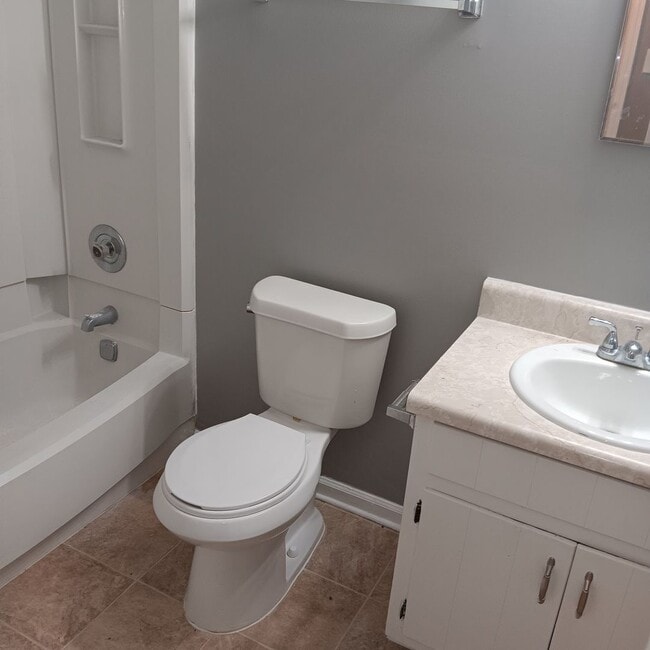 Foto del edificio - Move In Ready 3 Bedroom/2 Bathroom For Rent In Convenient Stone Mountain Subdivision $1,625 Per M...