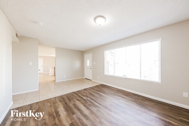 Foto del edificio - 9914 N 73rd Ave