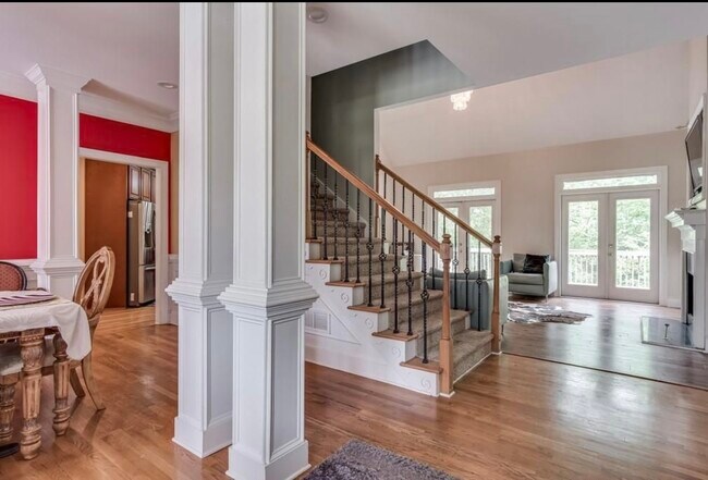 Stairs - 2305 Lochinver Ln SW