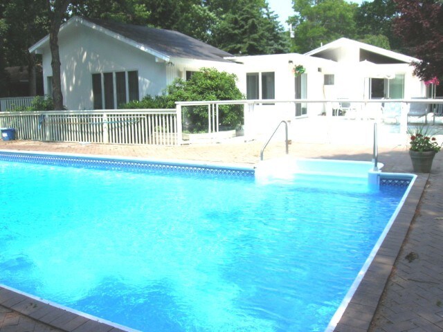 Primary Photo - 10 Landing Ln