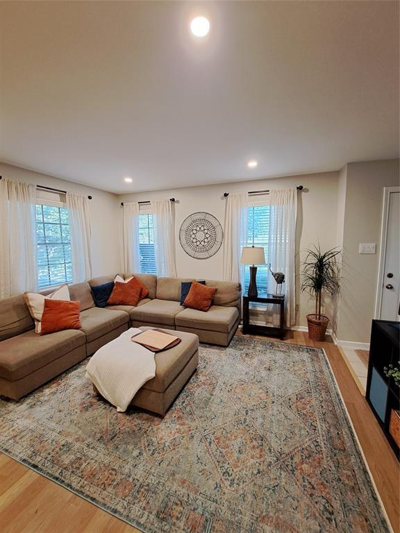 Building Photo - 10011 Knoboak Dr