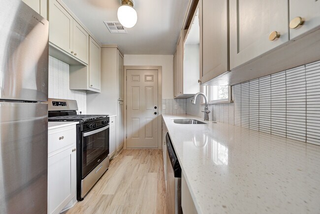Foto del edificio - 1117 E Lindsey St