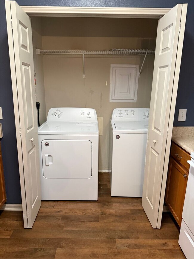 Foto del edificio - One Bedroom Condo with Garage