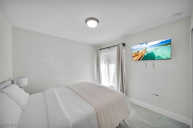 Building Photo - 901 Albany Ave