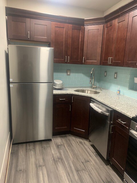 Primary Photo - 108 S 42nd St