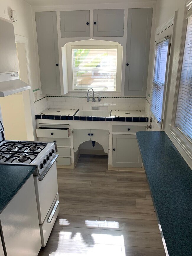 Foto del edificio - CHARMING 1 BD/1 BA NORTH PARK BUNGALOW WIT...