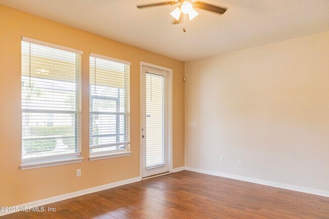 Foto del edificio - 4220 Plantation Oaks Blvd