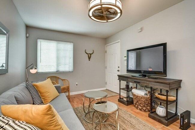 Building Photo - 210 Sampson St NE