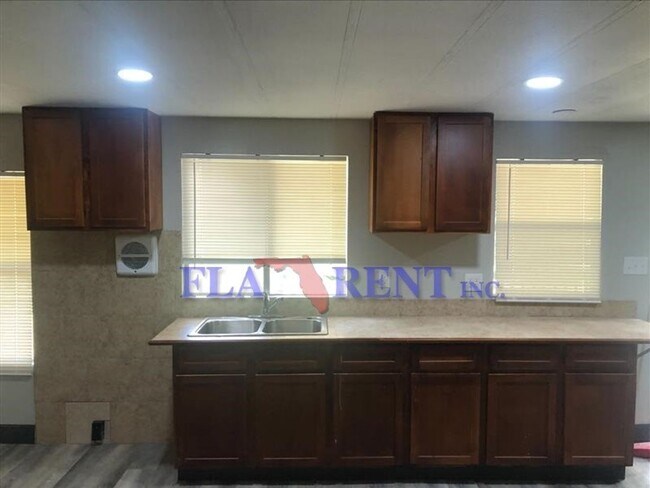 Foto del edificio - Newly renovated 4/2 Mobile home on large l...